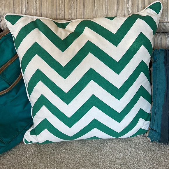 NWT Chevron Pillow - Picture 15 of 16